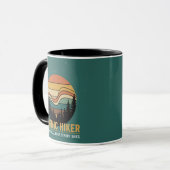 Cosmic Hiker Retro 70s Sunset Space Forest Stars Tasse (Vorderseite Links)