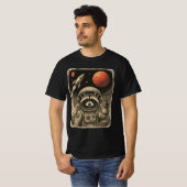 Cosmic Peacekeeper: The Selfie-Taking Astronaut T-Shirt (Vorne ganz)