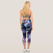 Cosmic Quill Elegance Capri Leggings (Rückseite)