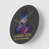 Cosmic Zen Wolf – Meditating Galaxy (NO NUMBERS) Runde Wanduhr (Winkel)