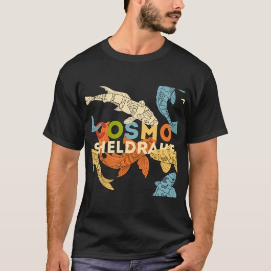 Cosmo Sheldrake mit Koi-Karpfen T-Shirt (Vorderseite)