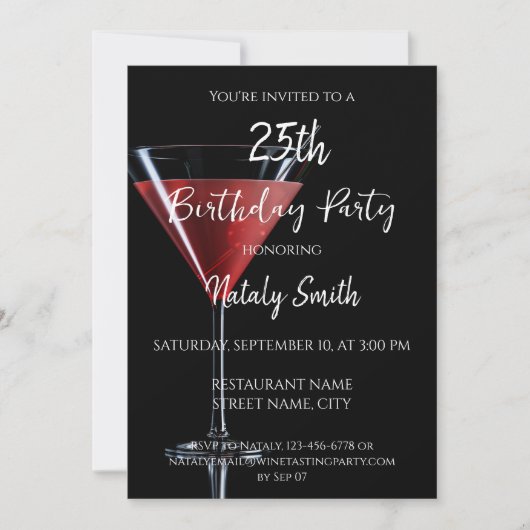 Cosmopolitischer Cocktail mit Kirsche auf schwarz Einladung (Vorderseite)