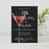 Cosmopolitischer Cocktail mit Kirsche auf schwarz Einladung (Stehend Vorderseite)