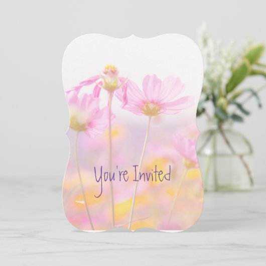 Cosmos Garden Blume zum Hochzeitstag Einladung (Stehend Vorderseite)