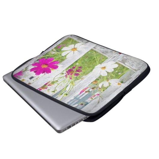 Cosmos Garden mit Zaun Laptopschutzhülle (Vorne Knopf)