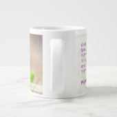 Costa's Hummingbird Psalm 145:4 KJV Jumbo-Tasse (Rückseite)