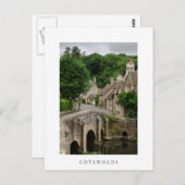 Costwolds town Castle Combe weiße Text Postkarte (Vorne/Hinten)