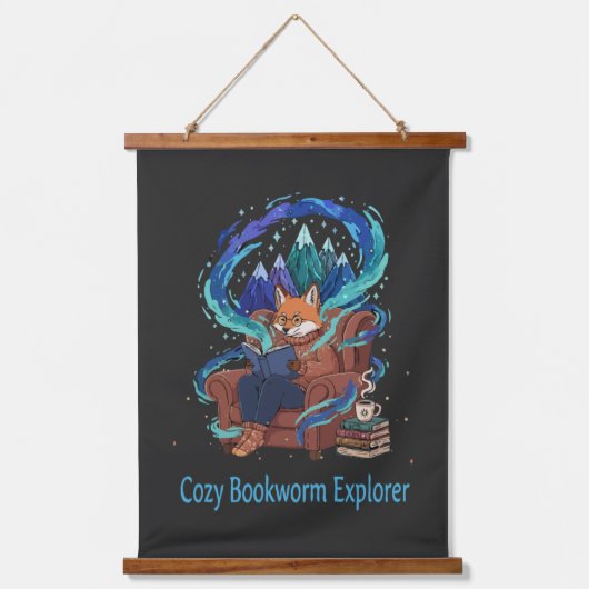 Cosy Bookworm Explorer | Whitcal Fox Reading Wandteppich Mit Holzrahmen (Vorderseite)