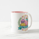 Cosy Crafters Club Zweifarbige Tasse (VorderseiteRechts)