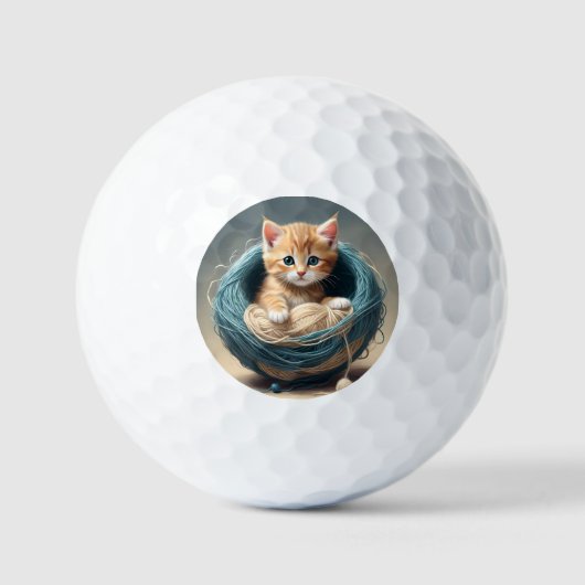 "Cosy Cuddles: The Kitten's Wooly Retreat" Golfball (Vorderseite)