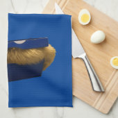 "Cosy Hideaway: The Ginger Cat in the Showbox" Geschirrtuch (Viertel Falte)