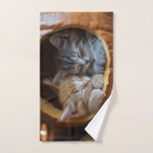 Cosy Kittens Snugggle in a Pumpkin Handtuch (Handtuch)