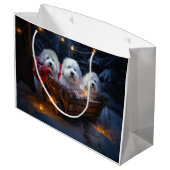 Coton De Tulear Snowy Sleigh Weihnachtsdekor Große Geschenktüte (Rückseite Schrägansicht)