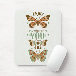 Cottage-Core-Schmetterlinge genießen, wo du bist Mousepad