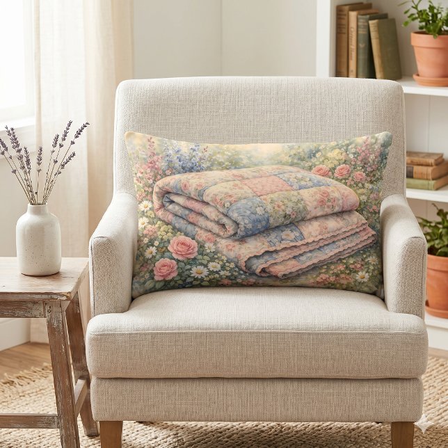 Cottagecore Floral Patchwork Quilt Watercolor Lendenkissen (Cottagecore Floral Patchwork Quilt Watercolor Lumbar Pillow)