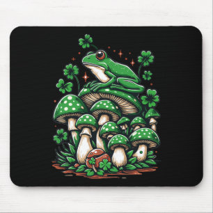 Cottagecore-Frosch-Ästhetik unter Pilz St. Patrick Mousepad