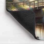 Cottagecore Frühlingsbrücke Cottage Szene Mousepad (Ecke)