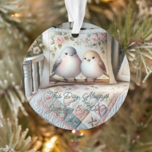 Cottagecore-Liebesvogel-Blumen-Quilt-Szene Ornament