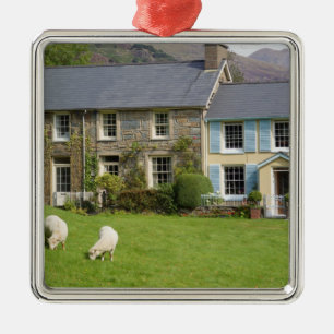 Cottages, Beddgelert, Gwynedd, Wales Ornament Aus Metall