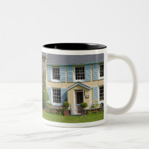 Cottages, Beddgelert, Gwynedd, Wales Zweifarbige Tasse