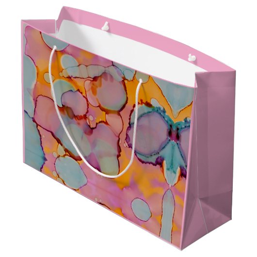 Cotton Candy Mirage Große Geschenktüte (Rückseite Schrägansicht)