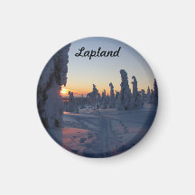 Couché de soleil sur la forêt eneigé de Laponie