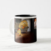 Couchkartoffeln Vater und Sohn Zweifarbige Tasse (Vorderseite Links)