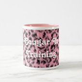 Cougar, wenn rosa Leopard-Muster-Tasse ausgebildet Zweifarbige Tasse (Mittel)