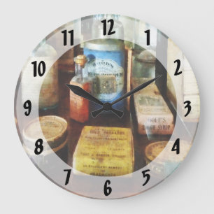 Cough Remedies and Tooth Powder Große Wanduhr