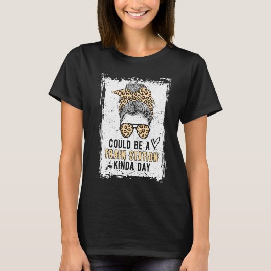 Could Be A Train Station Kinda Day Messy Bun   7 T-Shirt (Vorderseite)