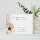 Country Blush Daisy und Lace Burlap Response RSVP Karte (Stehend Vorderseite)