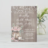 Country Blush Pink Roses Rustic Wood Wedding Einladung (Stehend Vorderseite)
