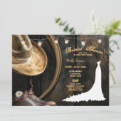 Country Boots Hat & Barnwood Brautparty Einladung (Stehend Vorderseite)