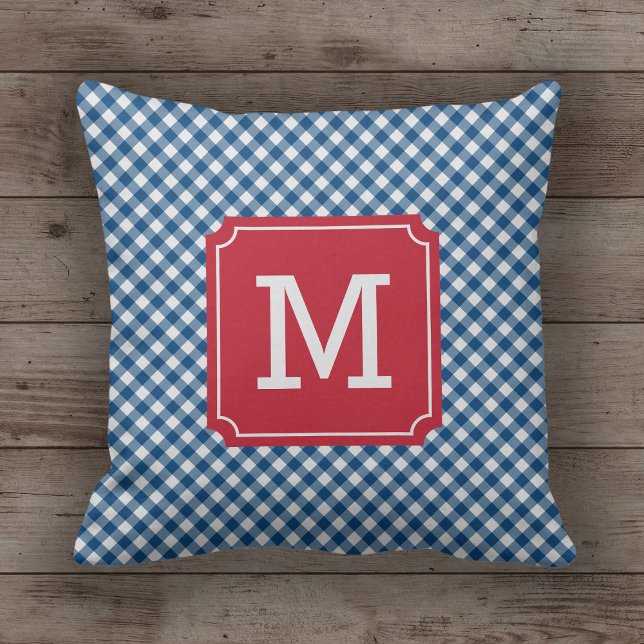 Country Chic Blue Gingham Name Monogram Kissen (Von Creator hochgeladen)