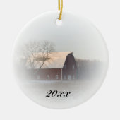 Country Christmas Red Barn Dating Keramikornament (Vorne)