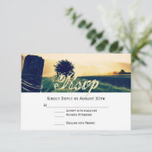 Country Field Fence Post Wedding RSVP Cards (Stehend Vorderseite)