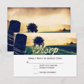 Country Field Fence Post Wedding RSVP Cards Karte (Vorne/Hinten)