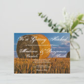 Country Hay Bale Rural Wedding Einladungen (Stehend Vorderseite)