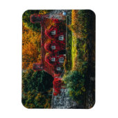 Country Hütte mit Red Vines Covering Zuhause Magnet (Vertikal)