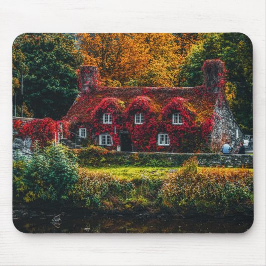 Country Hütte mit Red Vines Covering Zuhause Mousepad (Vorne)
