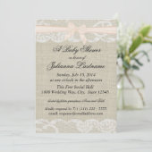 Country Lace und Burlap mit rosa Bow Dusche Einladung (Stehend Vorderseite)