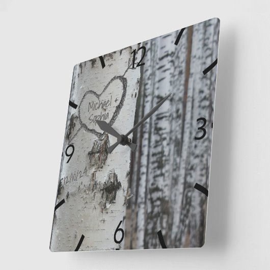 Country Rustic Carved Heart Birch Tree Quadratische Wanduhr (Winkel)
