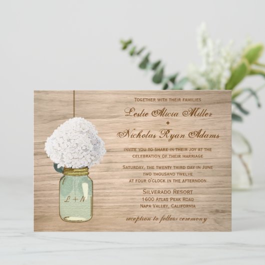 Country Rustic Mason Jar Hydrangea Wedding Einladung (Stehend Vorderseite)
