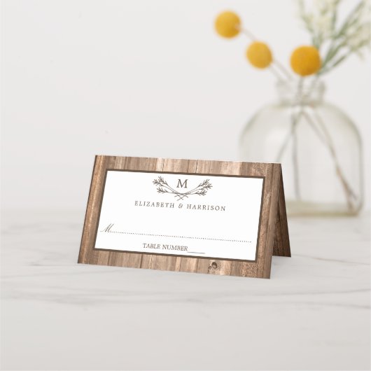 Country Rustic Monogram Branch & Wood Wedding Platzkarte (Vorderseite)