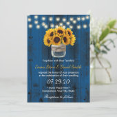 Country Sunblumen Jar Navy Blauer Barn Hochzeit Einladung (Stehend Vorderseite)