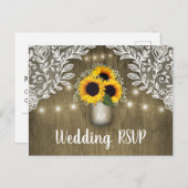 Country Sunflower Mason Jar Wedding RSVP Postkarte (Vorne/Hinten)