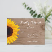 Country Sunflower Rustic Wood Wedding RSVP Cards (Stehend Vorderseite)