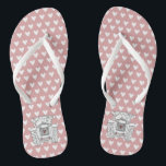 Country Wedding Traktor Drehe Flohschuhe Badesandalen<br><div class="desc">Ein Paar Traktorandenfarm Thema Hochzeit Spaß Flip Flops.</div>
