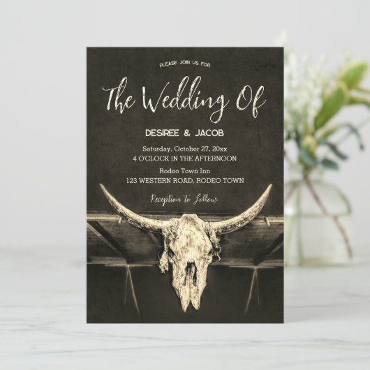Country Western Rustic Sepia Bull Skull Hochzeit Einladung (Stehend Vorderseite)