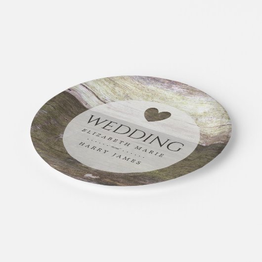 Country Wood Heart Wedding Pappteller (Schrägansicht)